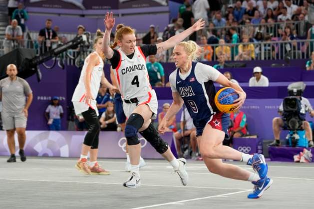PARIS, FRANCE AUGUST 5 Hailey Van Lith of United States R against Kacie Bosch of Canada L during the Women™s Bronze Medal Game on day ten of the Olympic Games Paris 2024 at Esplanade Des Invalides on August 5, 2024 in Paris, France Paris Esplanade Des Invalides France Copyright: xJustPictures.ch JarixPestelaccix jp-en-EuSpIm-_JPH0139