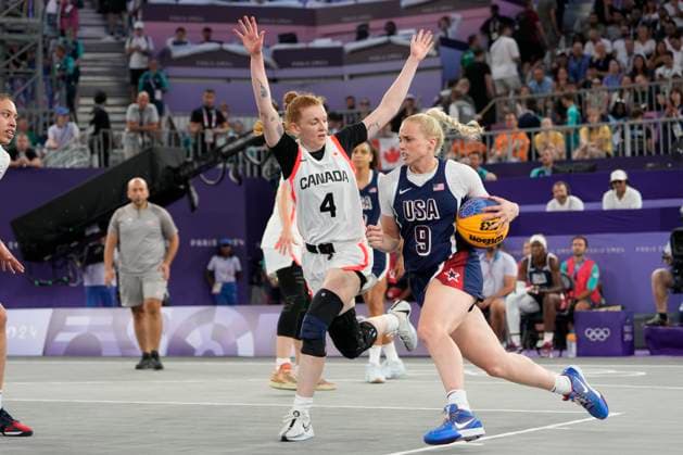 PARIS, FRANCE AUGUST 5 Hailey Van Lith of United States R against Kacie Bosch of Canada L during the Women™s Bronze Medal Game on day ten of the Olympic Games Paris 2024 at Esplanade Des Invalides on August 5, 2024 in Paris, France Paris Esplanade Des Invalides France Copyright: xJustPictures.ch JarixPestelaccix jp-en-EuSpIm-_JPH0142