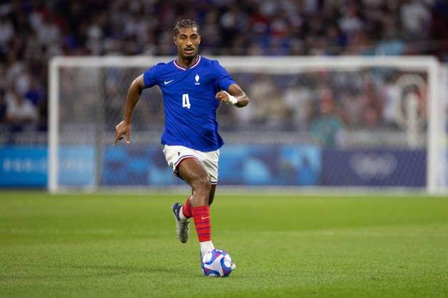 Lyon, France, August 5th 2024: Loic Bade (4 France) controls the ball during the Olympic Games, Olympische Spiele, Olympia, OS Paris 2024 Men semi-final football match between France and Egypt at Stade de Lyon in Lyon, France. (Ane Frosaker SPP) Copyright: xAnexFrosakerx xSPPx spp-en-AnFrSp-_F_23969