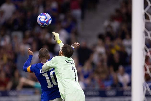 Lyon, France, August 5th 2024: Goalkeeper Hamza Alaa (1 Egypt) jumps for a a save during the Olympic Games, Olympische Spiele, Olympia, OS Paris 2024 Men semi-final football match between France and Egypt at Stade de Lyon in Lyon, France. (Ane Frosaker SPP) Copyright: xAnexFrosakerx xSPPx spp-en-AnFrSp-_F_26525
