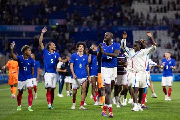 Lyon, France, August 5th 2024: Players of France celebrate after winning the Olympic Games, Olympische Spiele, Olympia, OS Paris 2024 Men semi-final football match between France and Egypt at Stade de Lyon in Lyon, France. (Ane Frosaker SPP) Copyright: xAnexFrosakerx xSPPx spp-en-AnFrSp-_F_16754