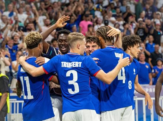 (240805) -- LYON, Aug. 5, 2024 -- Players of France react during the men s simifinal match of football between France and Egypt of Paris 2024 Olympic Games, Olympische Spiele, Olympia, OS in Lyon, France, Aug. 5, 2024. ) (PARIS 2024)FRANCE-LYON-OLY-FOOTBALL SunxFei 