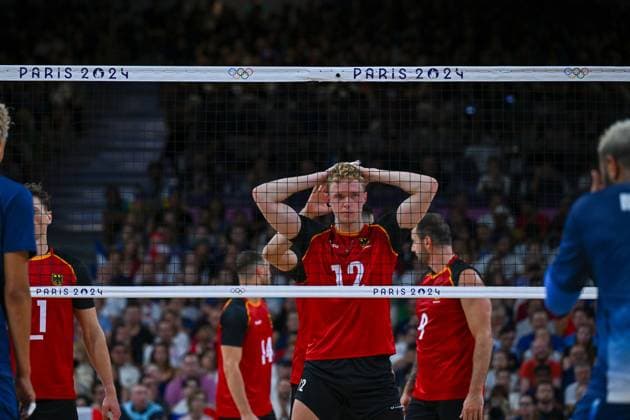 Olympic Games Volleyball GER vs FRA Paris 05 08 2024 Paris 2024, Olympics, Volleyball, South Paris Arena, Men, Quarterfinals, Germany in red , against France in blue Anton Brehme, Copyright: xBEAUTIFULxSPORTS TomxBlochx