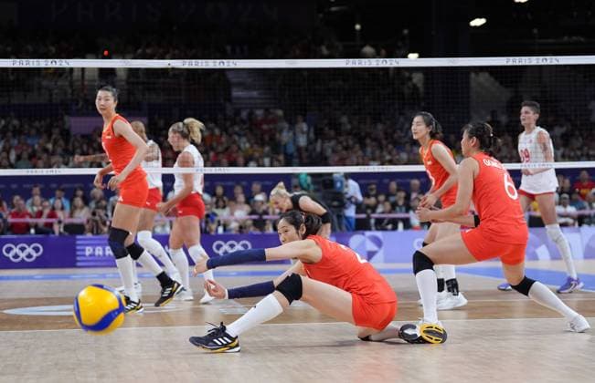 (240806) -- PARIS, Aug. 6, 2024 -- Zhu Ting (front) of China competes during the women s quarterfinal match of volleyball between China and Turkey at the Paris 2024 Olympic Games, Olympische Spiele, Olympia, OS in Paris, France, Aug. 6, 2024. ) (PARIS2024) FRANCE-PARIS-OLY-VOLLEYBALL JuxHuanzong 