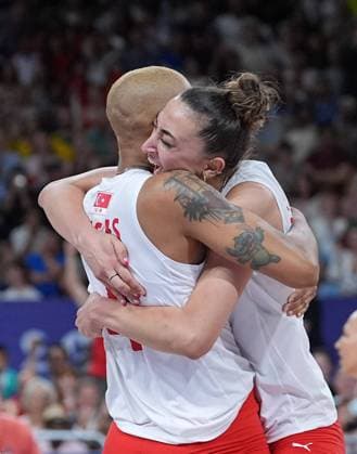 (240806) -- PARIS, Aug. 6, 2024 -- Melissa Teresa Vargas (L) and Elif Sahin of Turkey celebrate after scoring during the women s quarterfinal match of volleyball between China and Turkey at the Paris 2024 Olympic Games, Olympische Spiele, Olympia, OS in Paris, France, Aug. 6, 2024. ) (PARIS2024) FRANCE-PARIS-OLY-VOLLEYBALL JuxHuanzong 