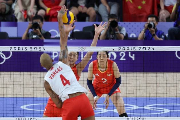 PARIS, FRANCE - AUGUST 06: Melissa Teresa Vargas 4 of Turkiye in action during the Volleyball - Women s Quarter-finals between China and Turkiye on day eleven of the Paris 2024 Olympic Games, Olympische Spiele, Olympia, OS at the South Paris Arena on August 6, 2024 in Paris, France.  Copyright: xChinaxNewsxServicex 111511016361