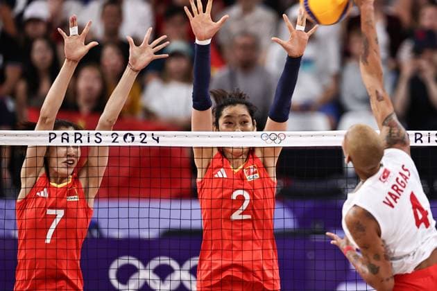 PARIS, FRANCE - AUGUST 06: Zhu Ting 2 and Wang Yuanyuan 7 of China in action against Melissa Teresa Vargas 4 of Turkiye during the Volleyball - Women s Quarter-finals between China and Turkiye on day eleven of the Paris 2024 Olympic Games, Olympische Spiele, Olympia, OS at the South Paris Arena on August 6, 2024 in Paris, France.  Copyright: xVCGx 111511018271
