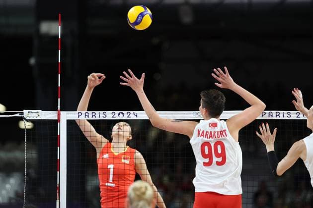 PARIS, FRANCE - AUGUST 06: Yuan Xinyue 1 of China in action against Ebrar Karakurt 99 of Turkiye during the Volleyball - Women s Quarter-finals between China and Turkiye on day eleven of the Paris 2024 Olympic Games, Olympische Spiele, Olympia, OS at the South Paris Arena on August 6, 2024 in Paris, France.  Copyright: xChinaxNewsxServicex 111511013157