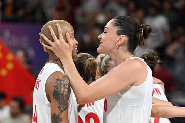(240806) -- PARIS, Aug. 6, 2024 -- Players of Turkey react during the women s quarterfinal match of volleyball between China and Turkey at the Paris 2024 Olympic Games, Olympische Spiele, Olympia, OS in Paris, France, Aug. 6, 2024. ) (PARIS2024) FRANCE-PARIS-OLY-VOLLEYBALL LiuxDawei 