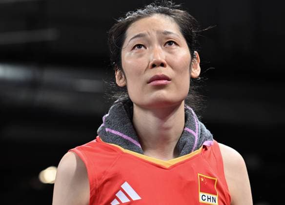 (240806) -- PARIS, Aug. 6, 2024 -- Zhu Ting of China reacts after the women s quarterfinal match of volleyball between China and Turkey at the Paris 2024 Olympic Games, Olympische Spiele, Olympia, OS in Paris, France, Aug. 6, 2024. ) (PARIS2024) FRANCE-PARIS-OLY-VOLLEYBALL LiuxDawei 