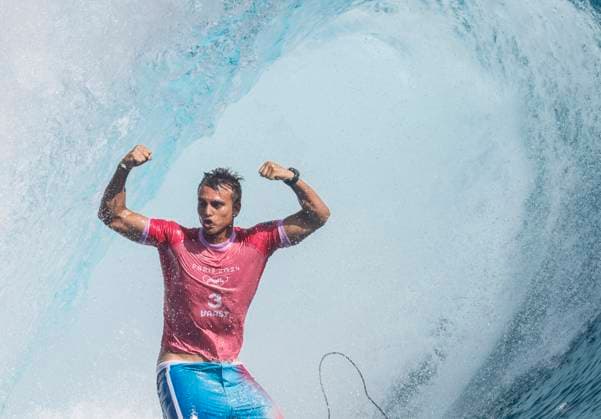 Sport Themen der Woche KW32 Sport Bilder des Tages (240806) -- TAHITI, Aug. 6, 2024 -- Kauli Vaast of France celebrates during the men s gold medal match of surfing between Kauli Vaast of France and Jack Robinson of Australia at the Paris 2024 Olympic Games, Olympische Spiele, Olympia, OS in Teahupo o, Tahiti, French Polynesia, on Aug. 5, 2024. ) (PARIS2024)FRENCH POLYNESIA-TAHITI-OLY-SURFING MaxPing 