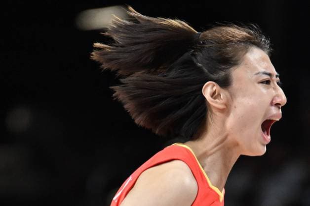 (240806) -- PARIS, Aug. 6, 2024 -- Wang Yuanyuan of China reacts during the women s quarterfinal match of volleyball between China and Turkey at the Paris 2024 Olympic Games, Olympische Spiele, Olympia, OS in Paris, France, Aug. 6, 2024. ) (PARIS2024) FRANCE-PARIS-OLY-VOLLEYBALL LiuxDawei 