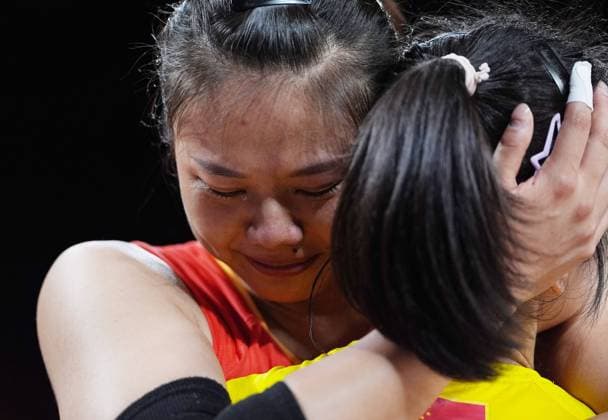 (240806) -- PARIS, Aug. 6, 2024 -- Gong Xiangyu (L) of China reacts after the women s quarterfinal match of volleyball between China and Turkey at the Paris 2024 Olympic Games, Olympische Spiele, Olympia, OS in Paris, France, Aug. 6, 2024. ) (PARIS2024) FRANCE-PARIS-OLY-VOLLEYBALL JuxHuanzong 
