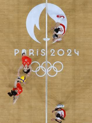 (240806) -- PARIS, Aug. 6, 2024 -- Diao Linyu (2nd L) of China competes during the women s quarterfinal match of volleyball between China and Turkey at the Paris 2024 Olympic Games, Olympische Spiele, Olympia, OS in Paris, France, Aug. 6, 2024. ) (PARIS2024) FRANCE-PARIS-OLY-VOLLEYBALL ChenxYichen 