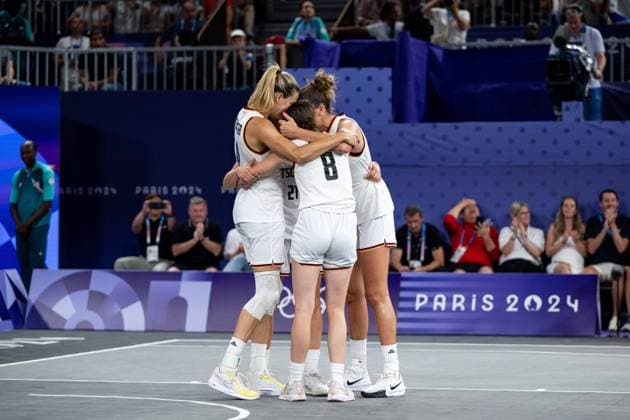 GREINACHER Sonja Germany, 14 , MEVIUS Elisa Germany, 08 , REICHERT Marie Germany, 06 , BRUNCKHORST Svenja Germany, 21 celebrate victory and the gold medal, FRA, Olympic Games Paris 2024, Germany GER vs Spain ESP , 3x3 Basketball, Womens Final, 05 08 2024 FRA, Olympic Games Paris 2024, Germany GER vs Spain ESP , 3x3 Basketball, Womens Final, 05 08 2024 Paris Copyright: xEibner-Pressefoto Memmlerx EP_MMR