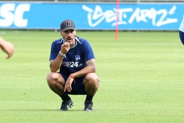 DEU, DFL, 2 FBL Hertha BSC, Training, 06 08 2024, Sportforum, Berlin, DEU, DFL, 2 FBL Hertha BSC, Training, im Bild Cheftrainer Cristian Fiel Hertha BSC Berlin DFL regulations prohibit any use of Photographs as image sequences and or quasi video Foto Juergen Engler nordphoto GmbH nordphotoxGmbHx xEngler nph00076
