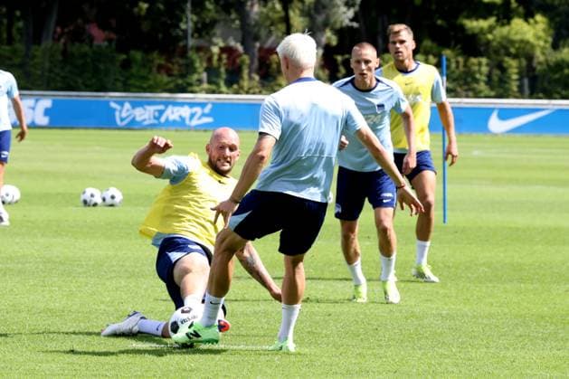 DEU, DFL, 2 FBL Hertha BSC, Training, 06 08 2024, Sportforum, Berlin, DEU, DFL, 2 FBL Hertha BSC, Training, im Bild Toni Leistner Hertha BSC Berlin 37 , Marten Winkler Hertha BSC Berlin 22 DFL regulations prohibit any use of Photographs as image sequences and or quasi video Foto Juergen Engler nordphoto GmbH nordphotoxGmbHx xEngler nph00076