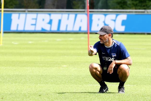 DEU, DFL, 2 FBL Hertha BSC, Training, 06 08 2024, Sportforum, Berlin, DEU, DFL, 2 FBL Hertha BSC, Training, im Bild Cheftrainer Cristian Fiel Hertha BSC Berlin DFL regulations prohibit any use of Photographs as image sequences and or quasi video Foto Juergen Engler nordphoto GmbH nordphotoxGmbHx xEngler nph00076