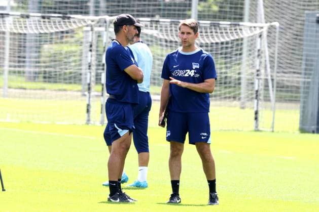 DEU, DFL, 2 FBL Hertha BSC, Training, 06 08 2024, Sportforum, Berlin, DEU, DFL, 2 FBL Hertha BSC, Training, im Bild Cheftrainer Cristian Fiel Hertha BSC Berlin , Co Trainer Jaime Monroy Hertha BSC Berlin DFL regulations prohibit any use of Photographs as image sequences and or quasi video Foto Juergen Engler nordphoto GmbH nordphotoxGmbHx xEngler nph00076