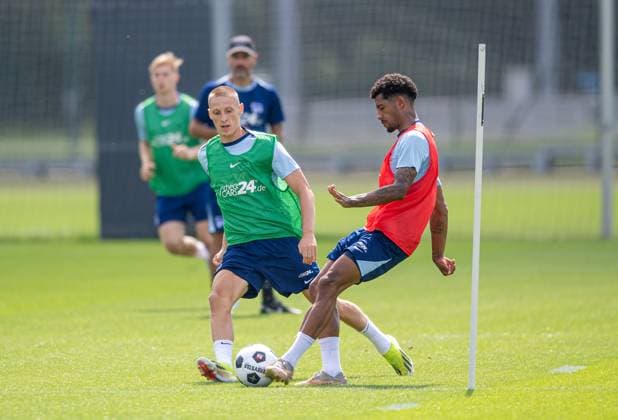 Football, Men, Season 2024 25, 2 Bundesliga, Hertha BSC, Training, v l Palko Dardai Hertha BSC , Jeremy Dudziak Hertha BSC , 06 08 2024, Copyright: xSebastianxRäppold MatthiasxKochx