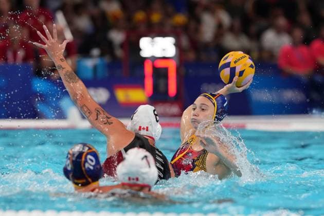 RUIZ BARRIL Elena from Spain during women& x2019;s waterpolo quarter final Spain-Canada at 2024 Olympics, Tuesday, August 6, 2024, in Paris, France.  Copyright: xGianxMattiaxD Alberto LaPressex