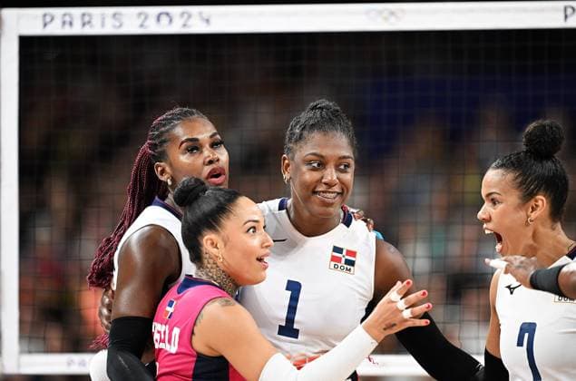 (240806) -- PARIS, Aug. 6, 2024 -- Players of the Dominican Republic react during the women s quarterfinal match of volleyball between Brazil and the Dominican Republic at the Paris 2024 Olympic Games, Olympische Spiele, Olympia, OS in Paris, France, Aug. 6, 2024. ) (PARIS2024) FRANCE-PARIS-OLY-VOLLEYBALL LiuxDawei 