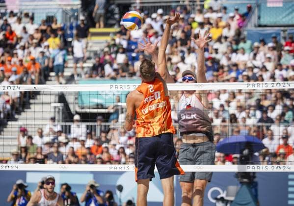 PARIS - Yorick de Groot in action against Germany during the Beach volleyball, Beachvolleyball quarterfinals at the Olympic Games, Olympische Spiele, Olympia, OS ANP IRIS VAN DEN BROEK xVIxANPxSportx xxANPxIVx 505310359 originalFilename: 505310359.jpg