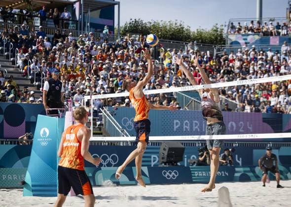 PARIS - Stefan Boermans and Yorick de Groot in action against Germany during the Beach volleyball, Beachvolleyball quarter-final at the Olympic Games, Olympische Spiele, Olympia, OS ANP IRIS VAN DEN BROEK xVIxANPxSportx xxANPxIVx 505310435 originalFilename: 505310435.jpg