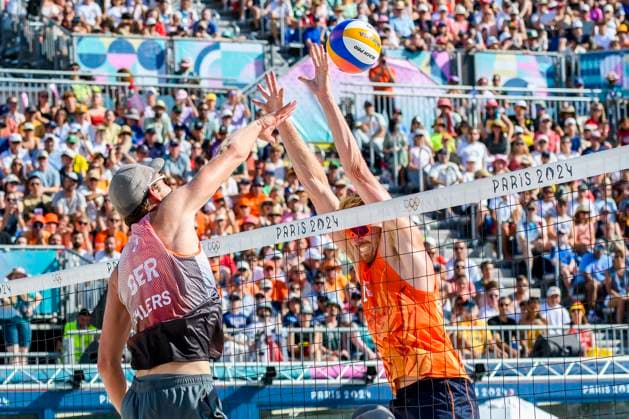 FRA, Summer Olympics Paris 2024, Beach Volleyball , Men , Quarterfinals EHLERS WICKLER GER vs BOERMANS DE GROOT 06 08 2024, Champ de Mars, Paris, FRA, Summer Olympics Paris 2024, Beach Volleyball , Men , Quarterfinals EHLERS WICKLER GER vs BOERMANS DE GROOT, in the picture Nils Ehlers GER scores the point against de GROOT Yorick NED nordphotoxGmbHx xStraubmeier nph00004