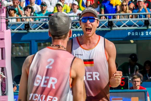 FRA, Summer Olympics Paris 2024, Beach Volleyball , Men , Quarterfinals EHLERS WICKLER GER vs BOERMANS DE GROOT 06 08 2024, Champ de Mars, Paris, FRA, Summer Olympics Paris 2024, Beach Volleyball , Men , Quarterfinals EHLERS WICKLER GER vs BOERMANS DE GROOT, in the picture Nils Ehlers GER cheering with Clemens Wickler GER nordphotoxGmbHx xStraubmeier nph00004