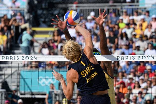240806 David Ahman of Sweden in men s quarterfinal beach volleyball match between Brazil and Sweden during day 11 of the Paris 2024 Olympic Games on August 6, 2024 in Paris Photo Johanna Säll BILDBYRAN code JL JL0425 beach volleyball beach volleyball sand volleyball olympic games olympics os ol olympiska spel olympiske leker paris 2024 paris os paris ol 11 bbeng  Copyright: JOHANNAxSÄLL BB240806ZI095
