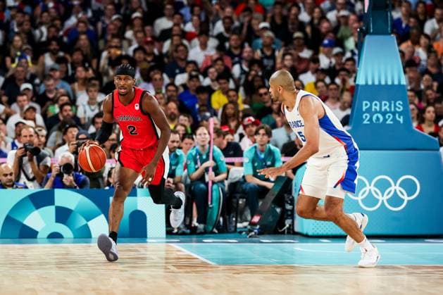 FRA, Paris, Olympic Games Paris 2024, 06 08 2024, Basketball Mens Quarterfinals France Canada, Bercy Arena Shai Gilgeous Alexander Canada, 2 on the ball, Nicolas Batum France, 5 Copyright: HMBxMedia SteffiexWunderl