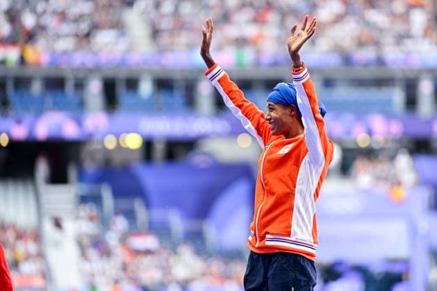 2024-08-06 Athletics - Olympic Games, Olympische Spiele, Olympia, OS Paris 2024 - Day 11 PARIS, FRANCE - AUGUST 6: Sifan Hassan of the Netherlands celebrating brons medal during the medal ceremony after competing in the Women s 5000m Final - Medal Ceremony during Day 11 of Athletics - Olympic Games Paris 2024 at Stade de France on August 6, 2024 in Paris, France. (Photo by Andy Astfalck BSR Agency) Paris France Content not available for redistribution in The Netherlands directly or indirectly through any third parties. Copyright: xBSRxAgencyx