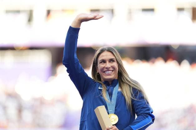 Valarie Allman of USA (Women s Discus) with the gold medal Paris 2024 Olympic Games, Olympische Spiele, Olympia, OS Day Eleven, Paris, France - 06 Aug 2024  Copyright: xDavexWinter Shutterstockx 14621709cf