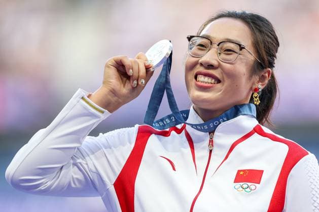 Athletics - Olympic Games, Olympische Spiele, Olympia, OS Paris 2024: Day 11 PARIS, FRANCE - AUGUST 6: Silver Feng Bin of China during Women s Discus Throw medal ceremony on day eleven of the Olympic Games Paris 2024 at Stade de France on August 6, 2024 in Paris, France.  IgorxKralj PIXSELL
