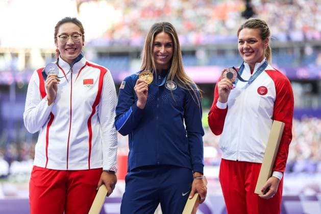 Athletics - Olympic Games, Olympische Spiele, Olympia, OS Paris 2024: Day 11 PARIS, FRANCE - AUGUST 6: Silver Feng Bin of China, golden Valarie Allman of USA and bronze Sandra Perkovic of Croatia during Women s Discus Throw medal ceremony on day eleven of the Olympic Games Paris 2024 at Stade de France on August 6, 2024 in Paris, France.  IgorxKralj PIXSELL