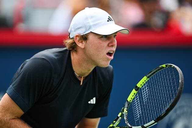 MONTREAL, QC - AUGUST 06: Alex Michelsen (USA) waits for service during a first round match at ATP, Tennis Herren National Bank Open on August 06, 2024 at IGA Stadium in Montreal, QC (Photo by David Kirouac Icon Sportswire) TENNIS: AUG 06 National Bank Open EDITORIAL USE ONLY Icon240806034