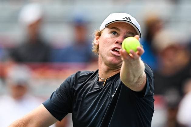 MONTREAL, QC - AUGUST 06: Alex Michelsen (USA) serves the ball during a first round match at ATP, Tennis Herren National Bank Open on August 06, 2024 at IGA Stadium in Montreal, QC (Photo by David Kirouac Icon Sportswire) TENNIS: AUG 06 National Bank Open EDITORIAL USE ONLY Icon240806036