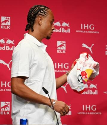 Soccer Bundesliga season 2024 2025, Press conference with Xavi Simons Offensive midfield RB Leipzig, back number 10 , Marcel Schäfer Managing Director Sport RB Leipzig and Rouven Schröder Sports Director RB Leipzig Xavi Simons Offensive midfield RB Leipzig, back number 10 at the press conference of RB Leipzig 06 08 2024 at this the extension of the loan of Xavi from Paris Saint Germain was announced Xavi holds a jersey in his hand Leipzig Saxony Germany Red Bull training ground at Cottaweg