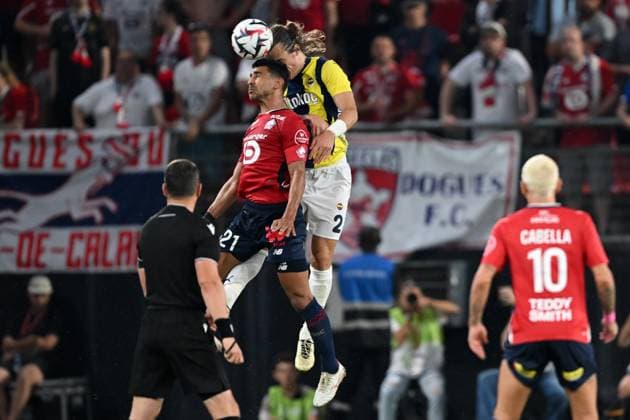 VALENCIENNES - (l-r) Benjamin Andre of Lille OSC, Caglar Soyuncu of Fenerbahce SK during the UEFA Champions League third qualifying round between Lille OSC and Fenerbahce SK at Stade du Hainaut on August 6, 2024 in Valenciennes, France. ANP Hollandse Hoogte UEFA Champions League, Third qualifying round, 1st leg 2024 25 xVIxANPxSportx xGerritxvanxKeulenxIVx 505339868 originalFilename: 505339868.jpg