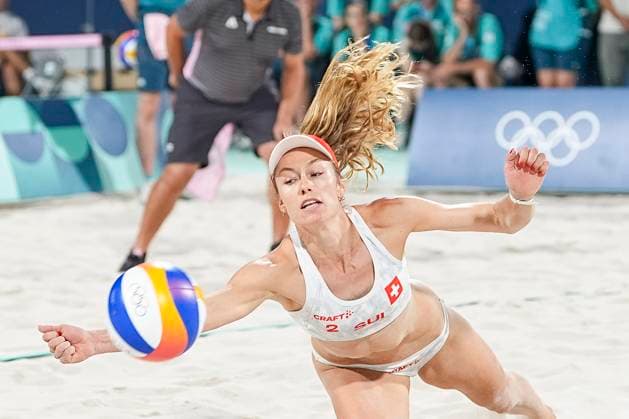 PARIS, FRANCE AUGUST 6 Nina Brunner of Switzerland during the Women s Quarterfinal Match 49 on day eleven of the Olympic Games Paris 2024 at on August 6, 2024 in Paris, France Paris France Copyright: xJustPictures.ch JarixPestelaccix jp-en-EuSpIm-JP4_JAR_Beachvolley_06Aug2024_PR0012