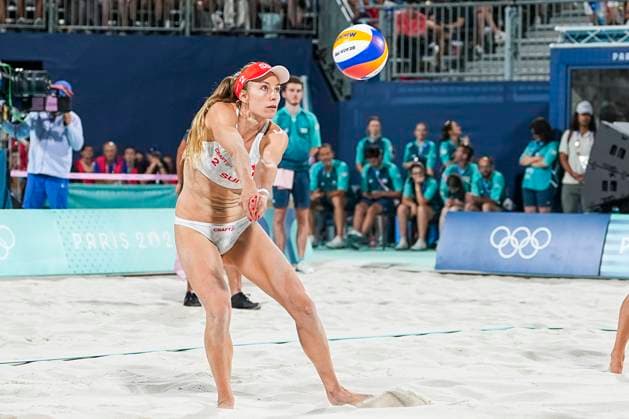 PARIS, FRANCE AUGUST 6 Nina Brunner of Switzerland during the Women s Quarterfinal Match 49 on day eleven of the Olympic Games Paris 2024 at on August 6, 2024 in Paris, France Paris France Copyright: xJustPictures.ch JarixPestelaccix jp-en-EuSpIm-JP4_JAR_Beachvolley_06Aug2024_PR0015