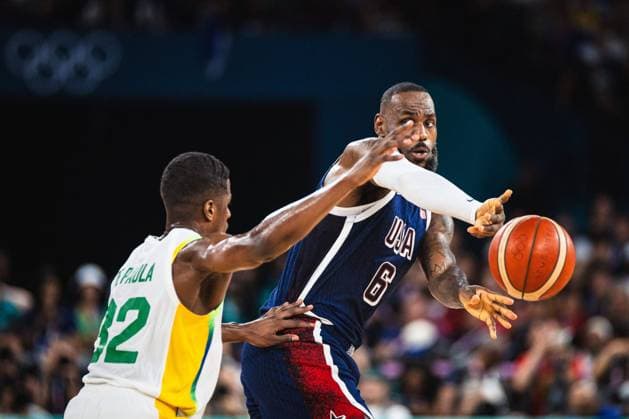 Sport Themen der Woche KW32 Brazil x USA men&amp; 39;s basketball PARIS, IF - 06.08.2024: BRAZIL X USA MEN& 39;S BASKETBALL - Basketball - Paris Olympics 2024 - Brazil In the photo, Lebron James (06) from the USA (Photo: Luca Castro Fotoarena) x2588868x  LucaxCastro