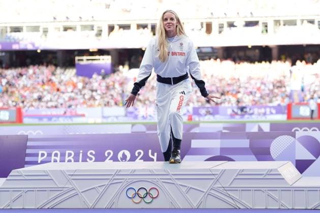 Keely Hodgkinson of Great Britain (Women s 800m) steps up for her gold medal Paris 2024 Olympic Games, Olympische Spiele, Olympia, OS Day Eleven, Paris, France - 06 Aug 2024  Copyright: xDavexWinter Shutterstockx 14621709ld