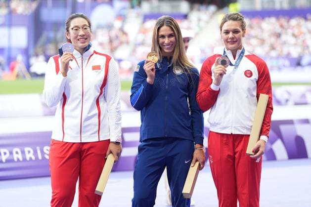 The medalists from the Women s Discus, Bin Feng of China with the silver, Valarie Allman of USA with the gold and Sandra Elkasevic of Croatia with the bronze Paris 2024 Olympic Games, Olympische Spiele, Olympia, OS Day Eleven, Paris, France - 06 Aug 2024  Copyright: xDavexWinter Shutterstockx 14621709lg