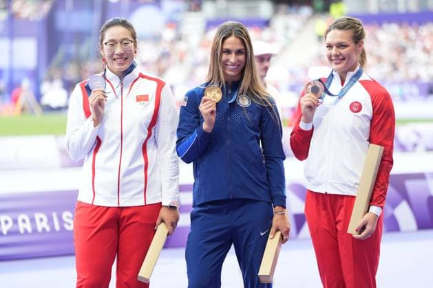 The medalists from the Women s Discus, Bin Feng of China with the silver, Valarie Allman of USA with the gold and Sandra Elkasevic of Croatia with the bronze Paris 2024 Olympic Games, Olympische Spiele, Olympia, OS Day Eleven, Paris, France - 06 Aug 2024  Copyright: xDavexWinter Shutterstockx 14621709li