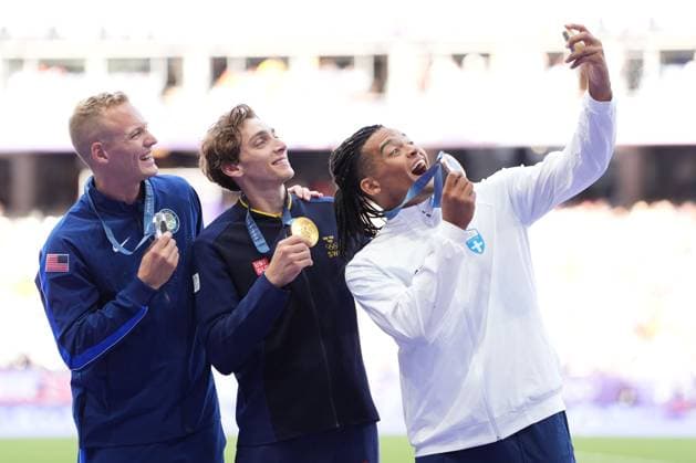 Medalists from the Men s Pole Vault, Sam Kendricks of USA with the silver, Armand Duplantis of Sweden withe the gold and Emmanouil Karalis of Greece with the bronze Paris 2024 Olympic Games, Olympische Spiele, Olympia, OS Day Eleven, Paris, France - 06 Aug 2024  Copyright: xDavexWinter Shutterstockx 14621709mb