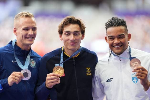 Medalists from the Men s Pole Vault, Sam Kendricks of USA with the silver, Armand Duplantis of Sweden withe the gold and Emmanouil Karalis of Greece with the bronze Paris 2024 Olympic Games, Olympische Spiele, Olympia, OS Day Eleven, Paris, France - 06 Aug 2024  Copyright: xDavexWinter Shutterstockx 14621709mc
