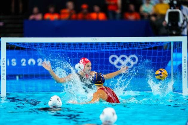 August 6, 2024, Paris, Paris, FRANCE: Bea Ortiz of Spain in action during Women s Quarterfinal of the Water polo, Wasserball between Canada and Spain on Paris La Defense Arena during the Paris 2024 Olympics Games on August 6, 2024 in Paris, France. Paris FRANCE - ZUMAa181 20240806_zaa_a181_282 Copyright: xOscarxJxBarrosox