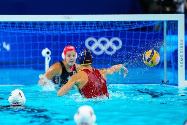 August 6, 2024, Paris, Paris, FRANCE: Bea Ortiz of Spain in action during Women s Quarterfinal of the Water polo, Wasserball between Canada and Spain on Paris La Defense Arena during the Paris 2024 Olympics Games on August 6, 2024 in Paris, France. Paris FRANCE - ZUMAa181 20240806_zaa_a181_283 Copyright: xOscarxJxBarrosox